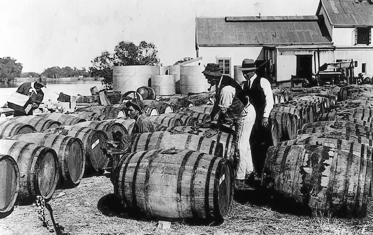 1918 - Riverside barreling