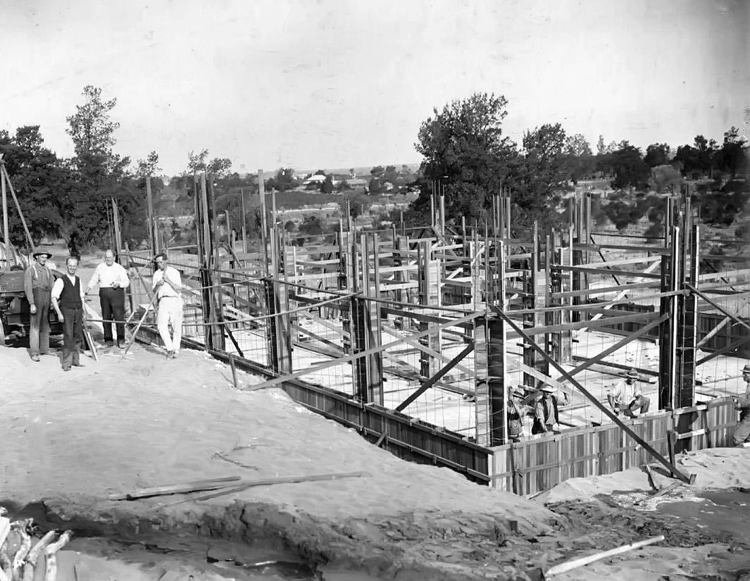 1922 Original Bond store construction